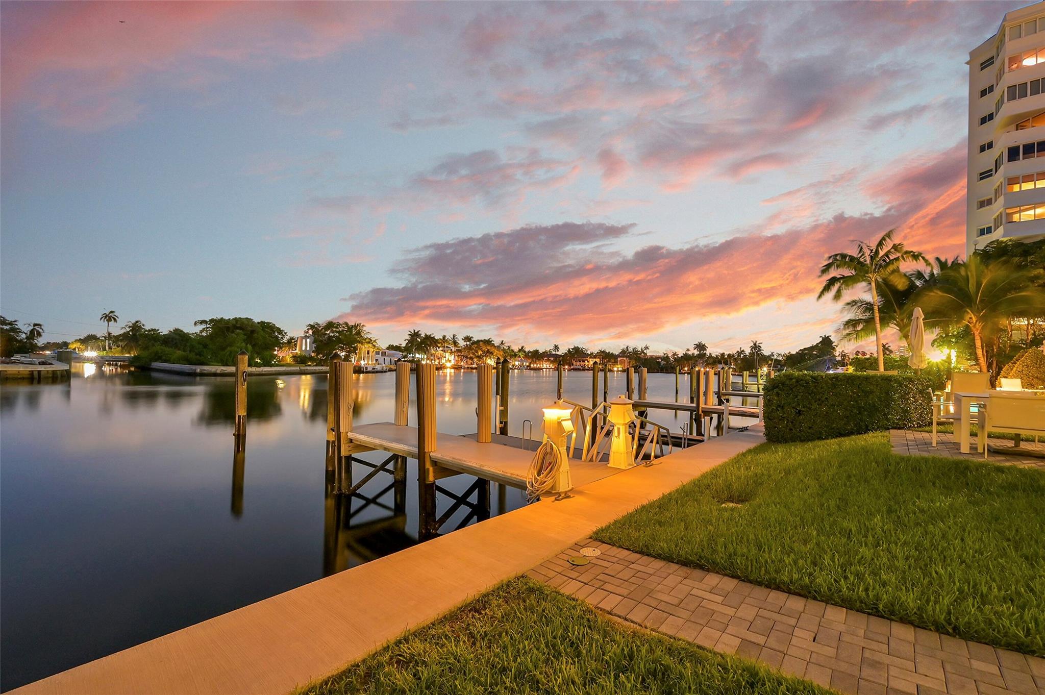 353 Sunset Dr 402 Property Photo 85