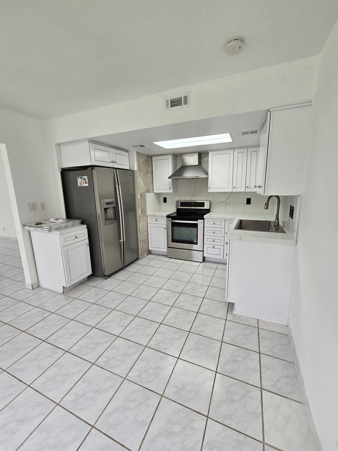 31 Sw 10th St Property Photo 4