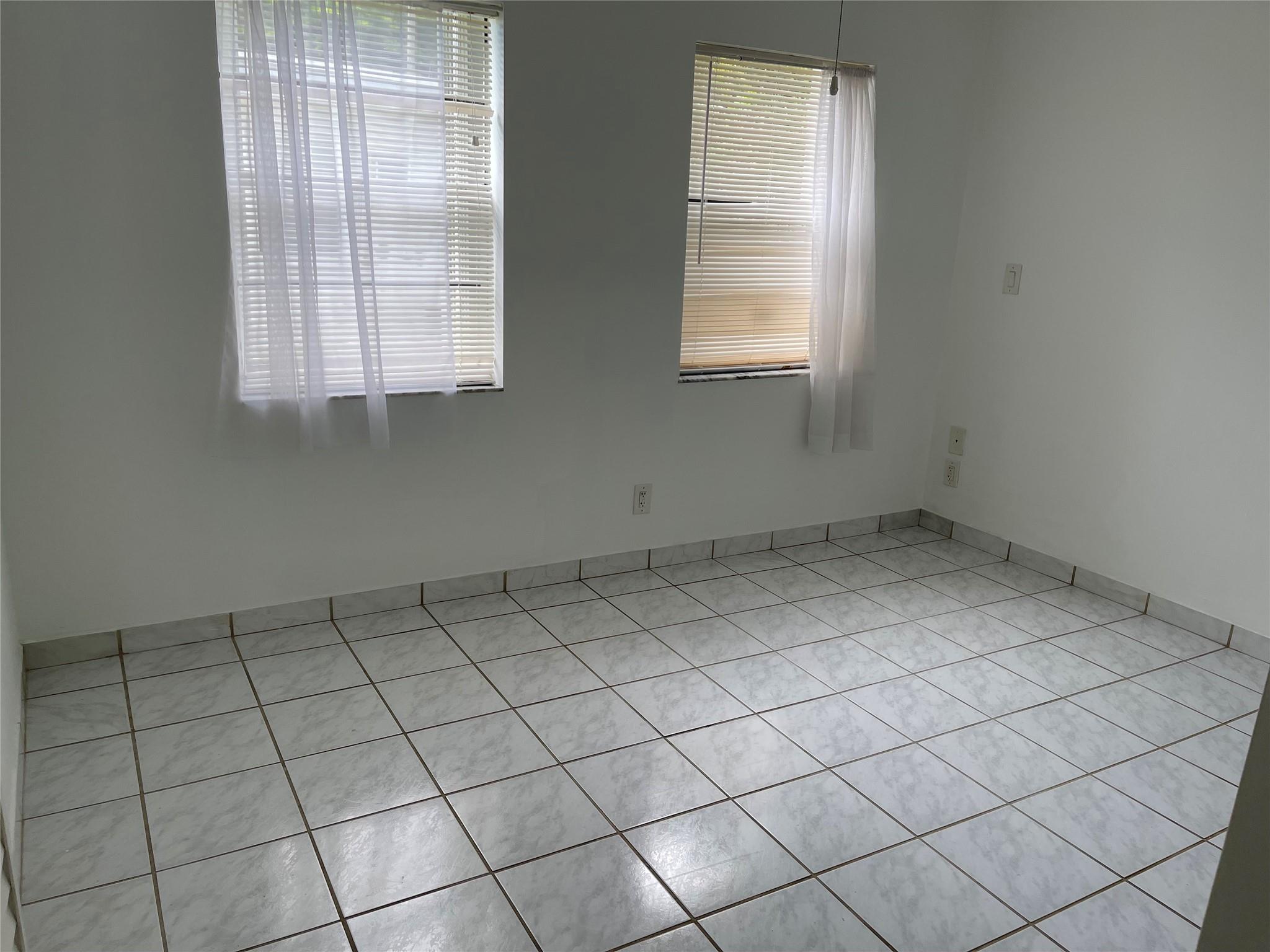 31 Sw 10th St Property Photo 13