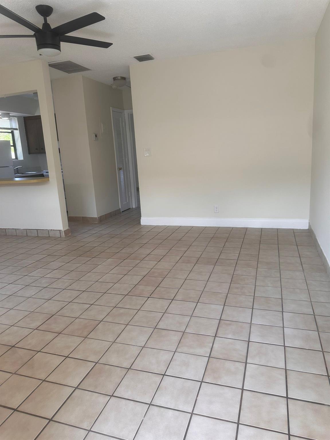 2500 Sw 18th Ter 4 Property Photo 2