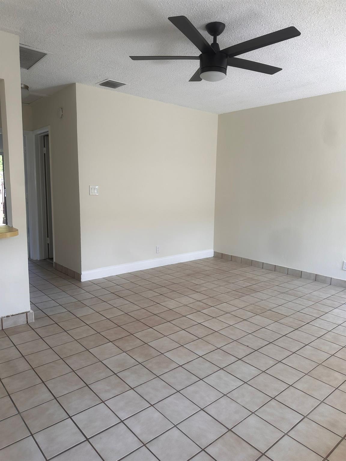 2500 Sw 18th Ter 4 Property Photo 3