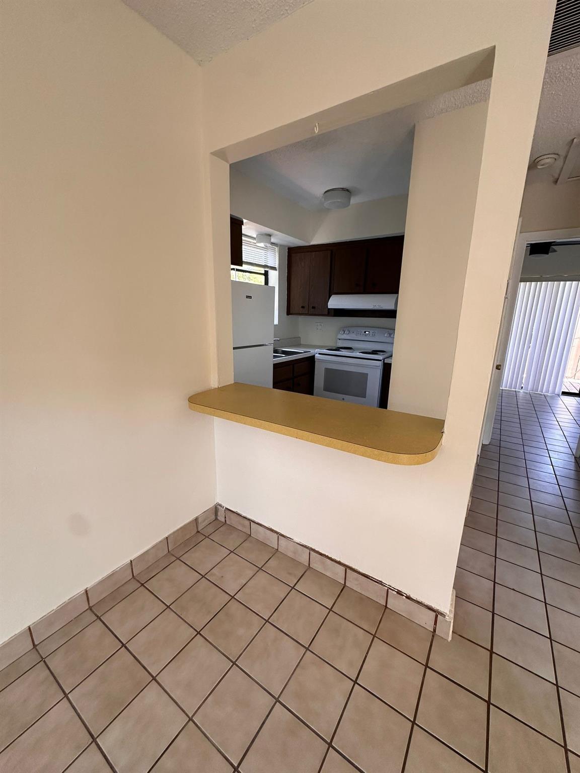 2500 Sw 18th Ter 4 Property Photo 4