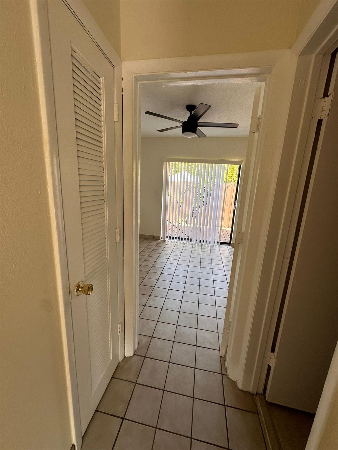 2500 Sw 18th Ter 4 Property Photo 8