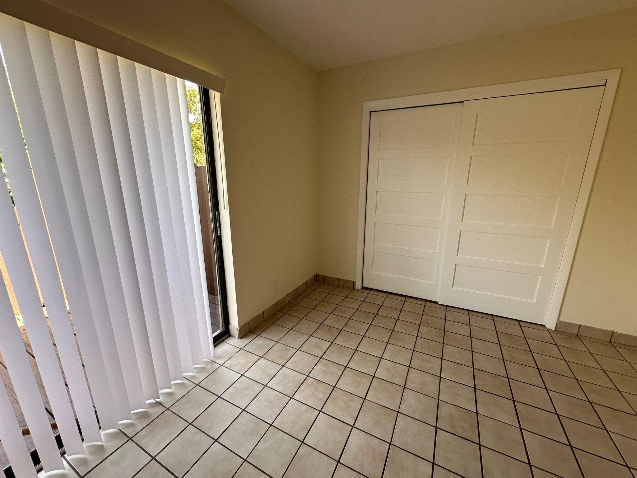2500 Sw 18th Ter 4 Property Photo 11