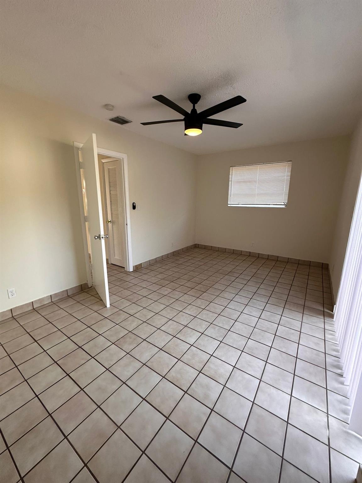 2500 Sw 18th Ter 4 Property Photo 12