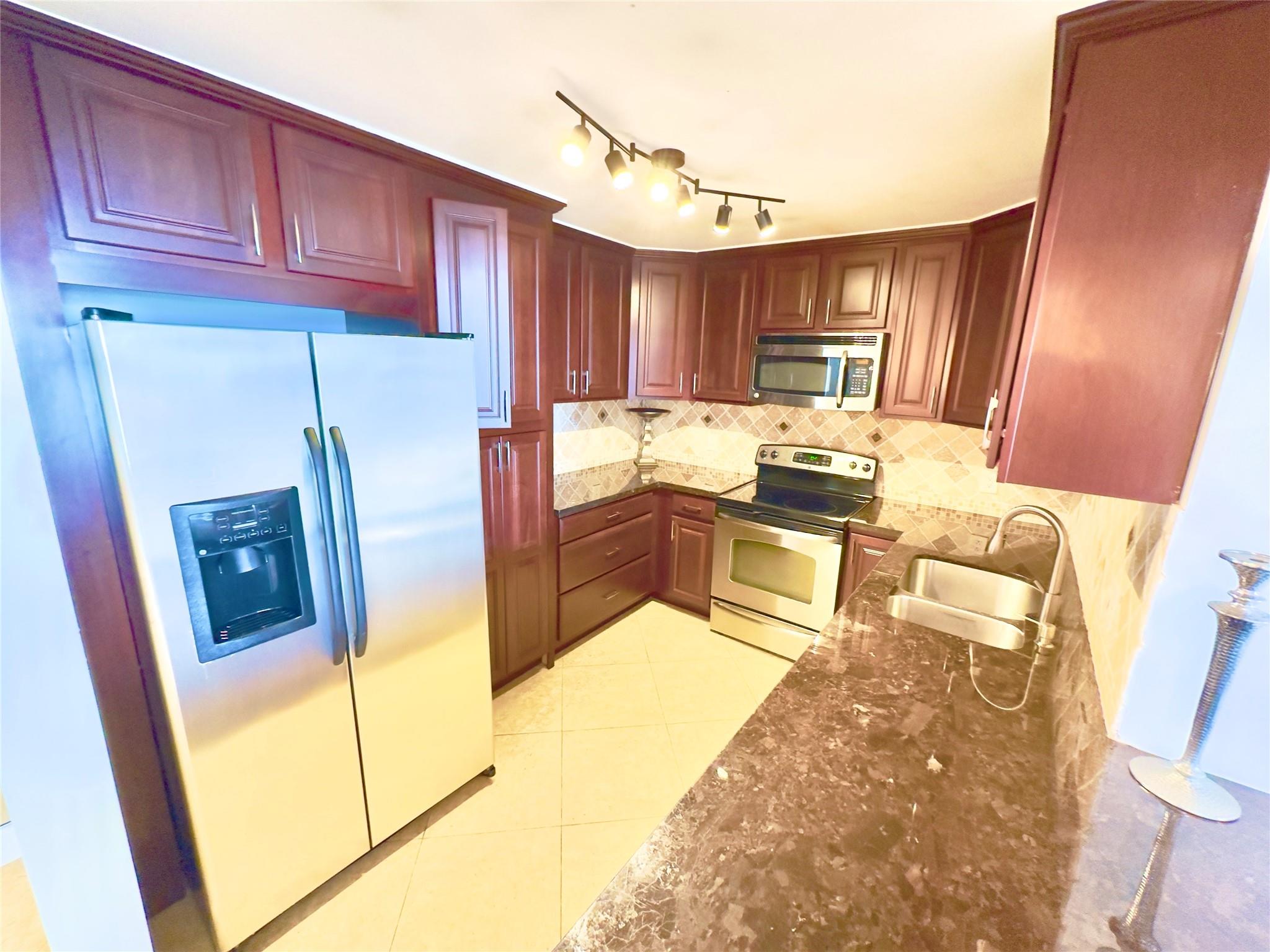 1 Las Olas Circle 314 Property Photo 15