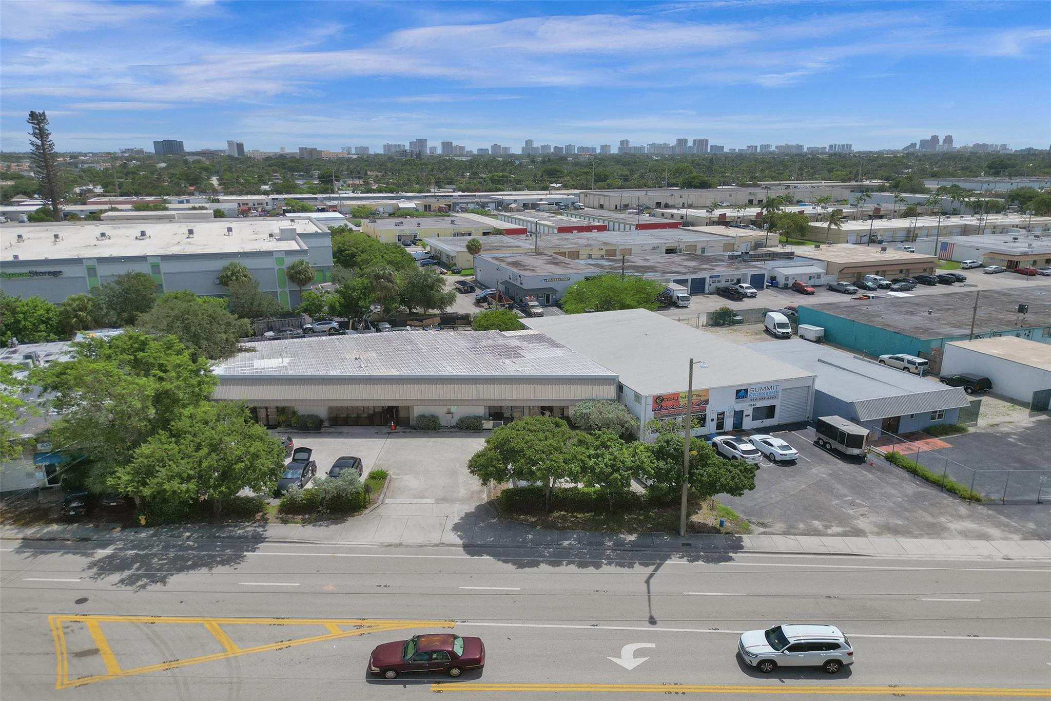4840 N Dixie Hwy Property Photo 3