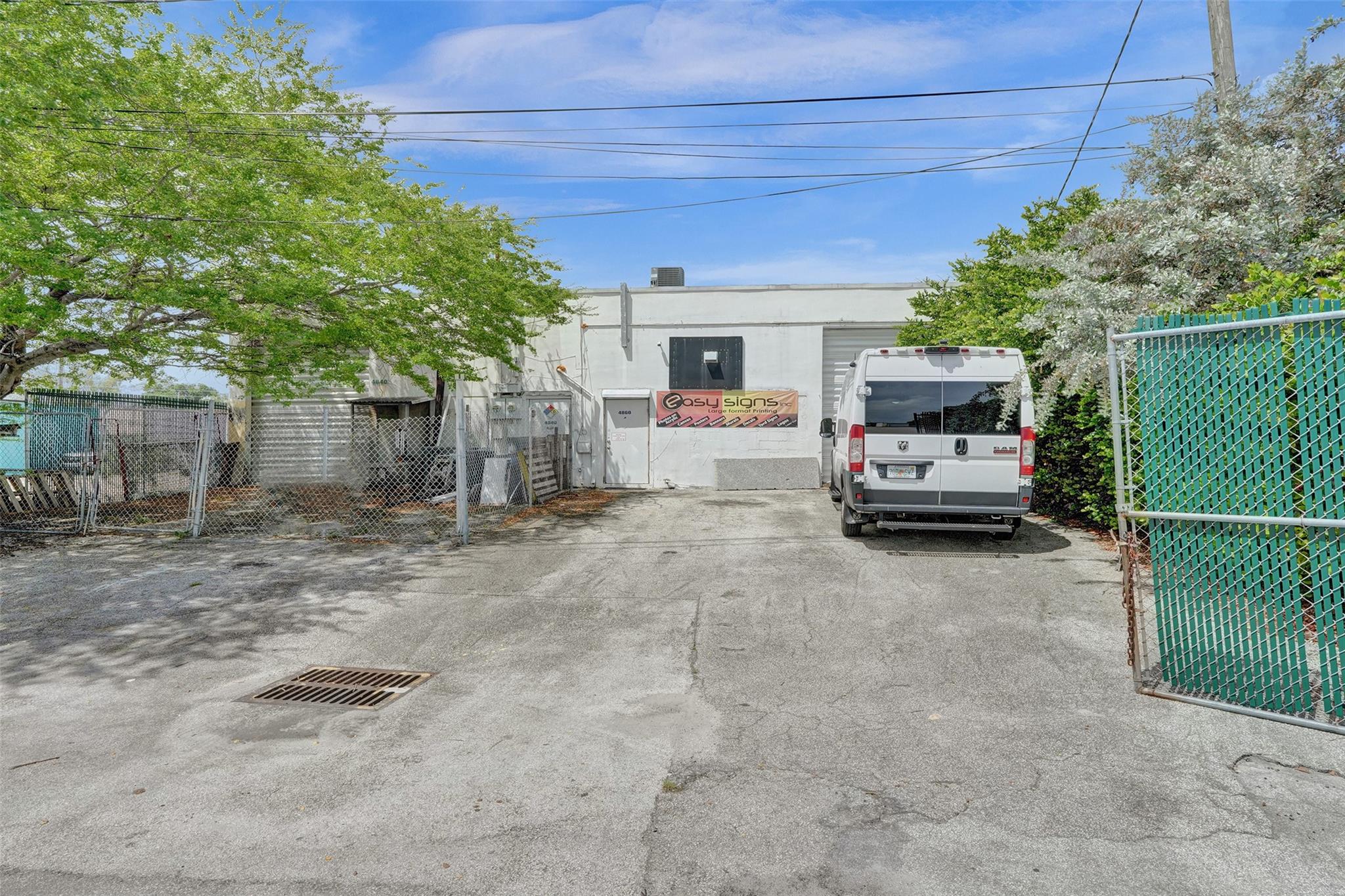 4840 N Dixie Hwy Property Photo 13