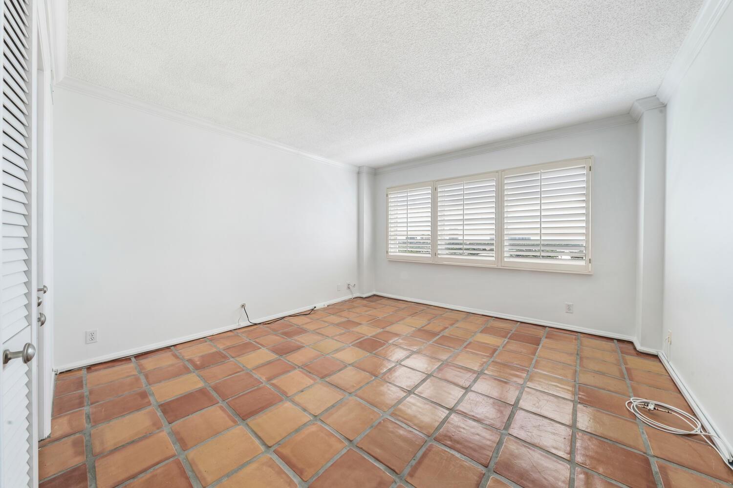 340 Sunset Dr 911 Property Photo 15