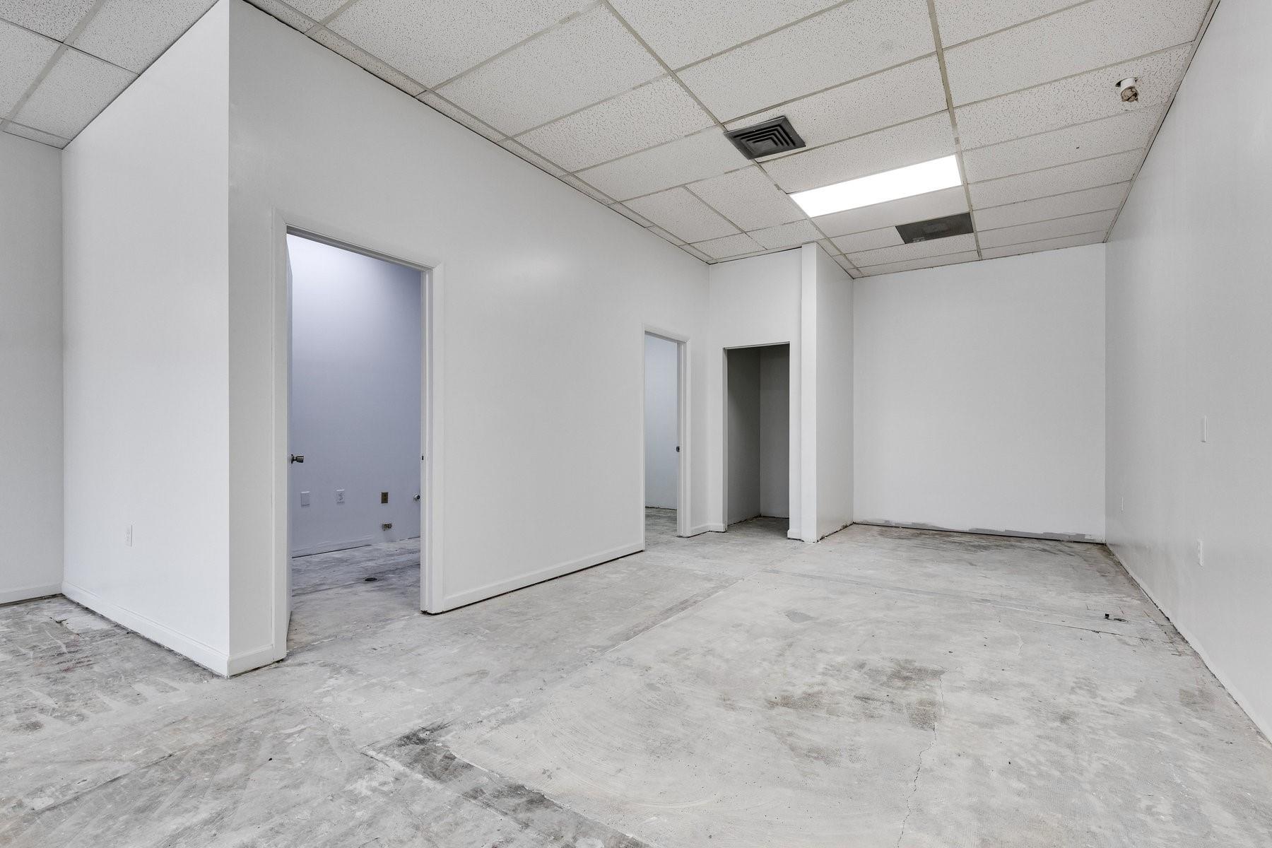 2698 N University Drive Property Photo 15