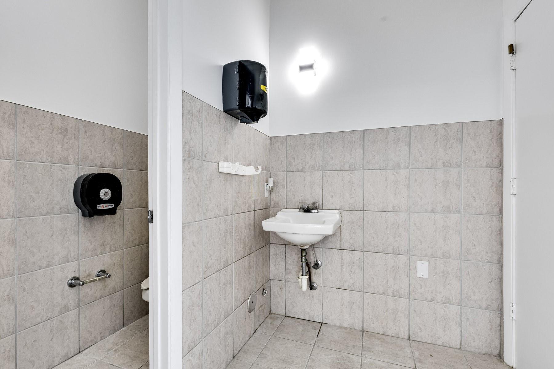 2698 N University Drive Property Photo 22