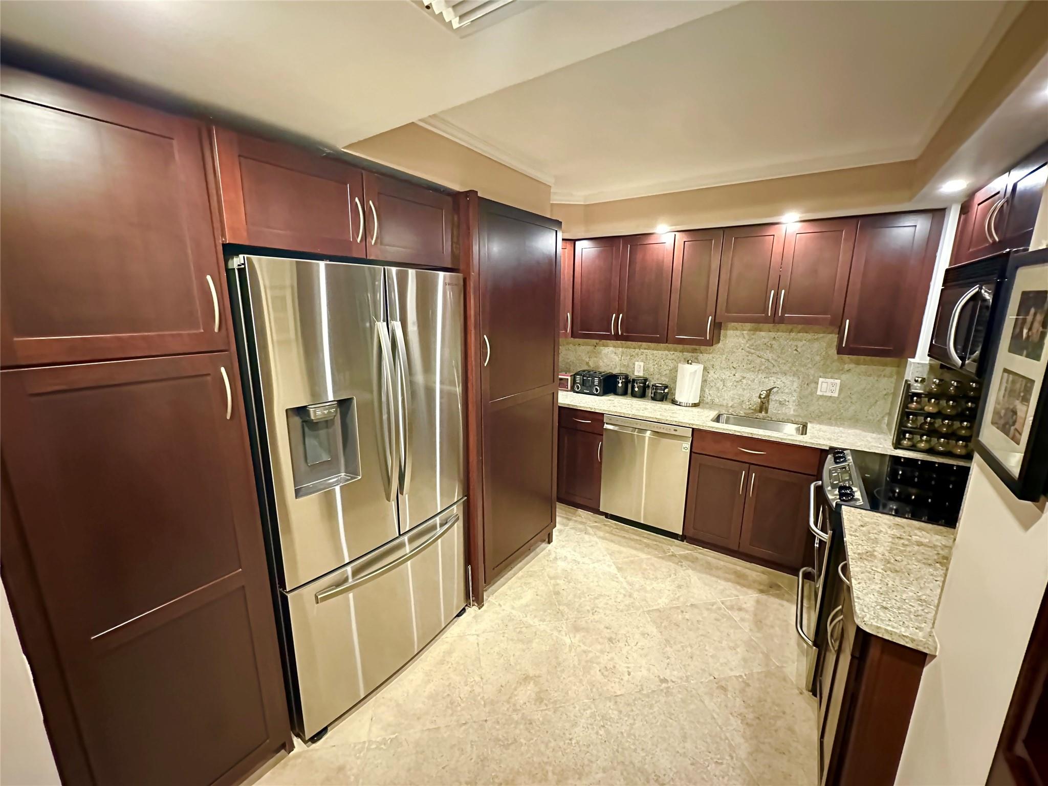 1 Las Olas Circle 605 Property Photo 12