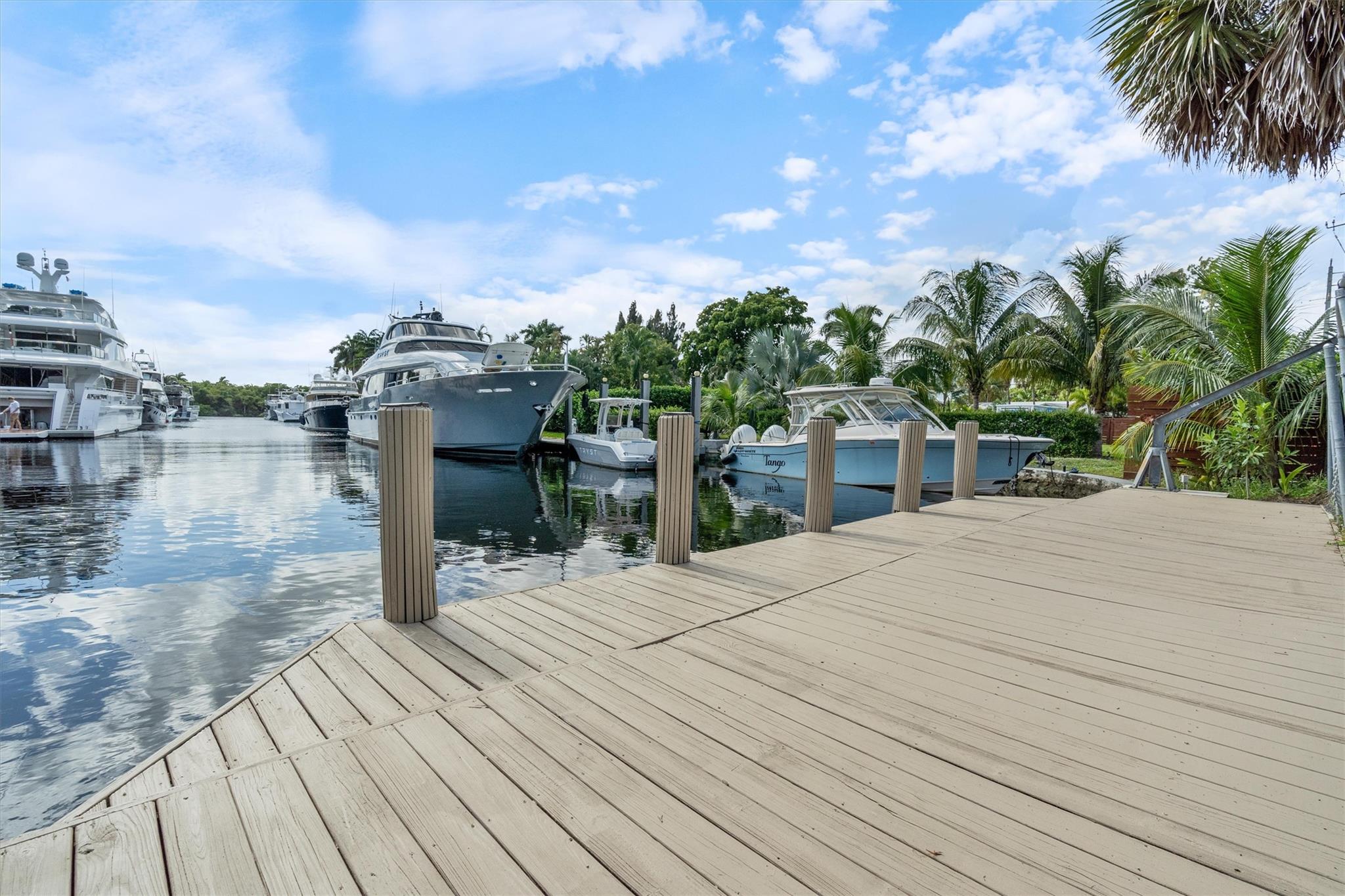 2211 Sw 27th Ter Property Photo 4