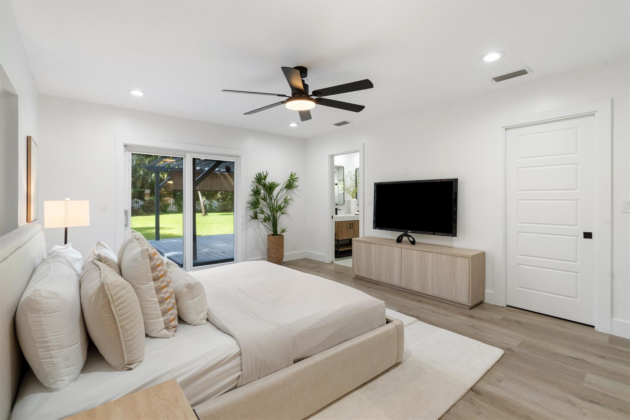 2211 Sw 27th Ter Property Photo 24