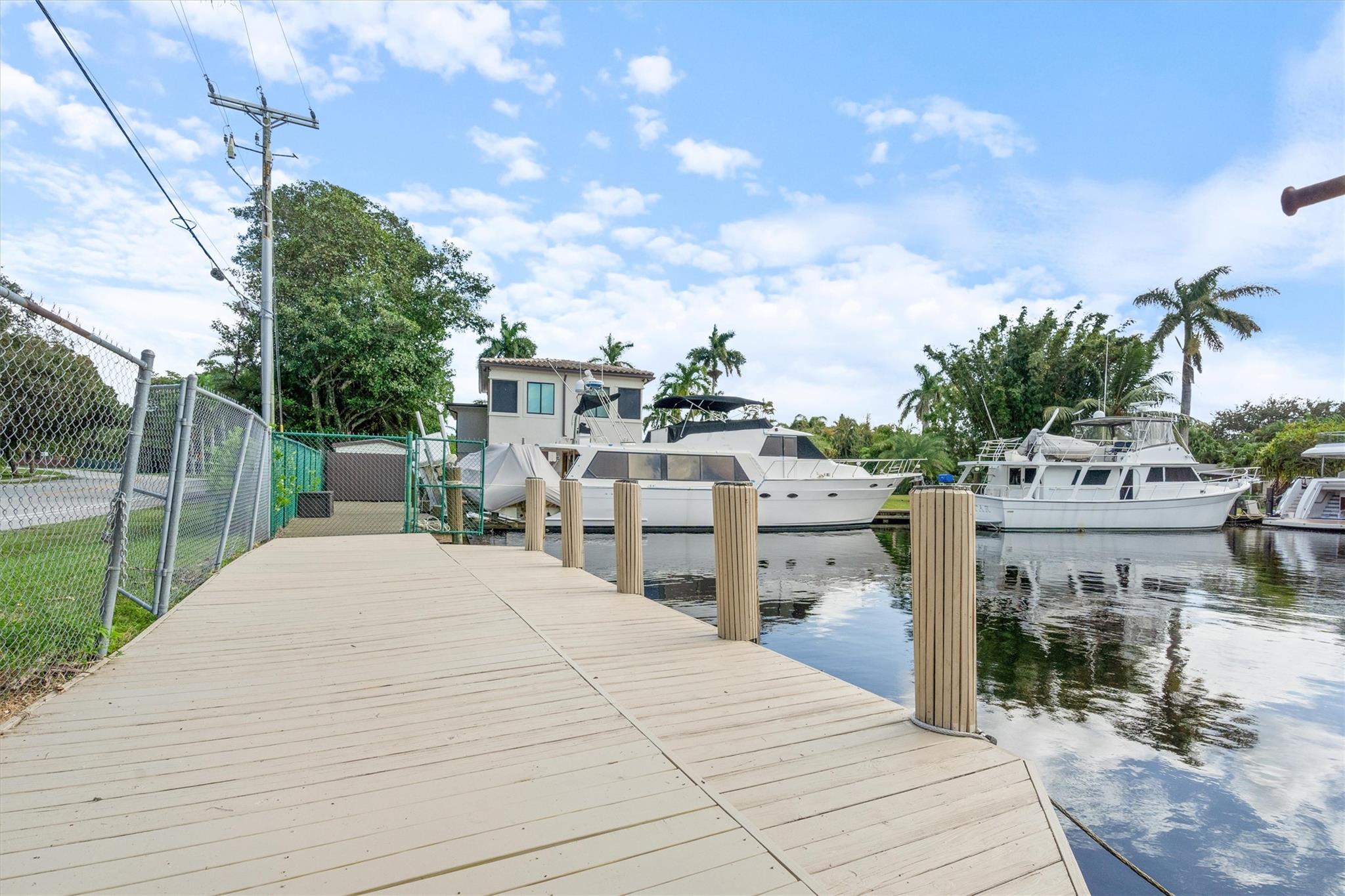 2211 Sw 27th Ter Property Photo 44