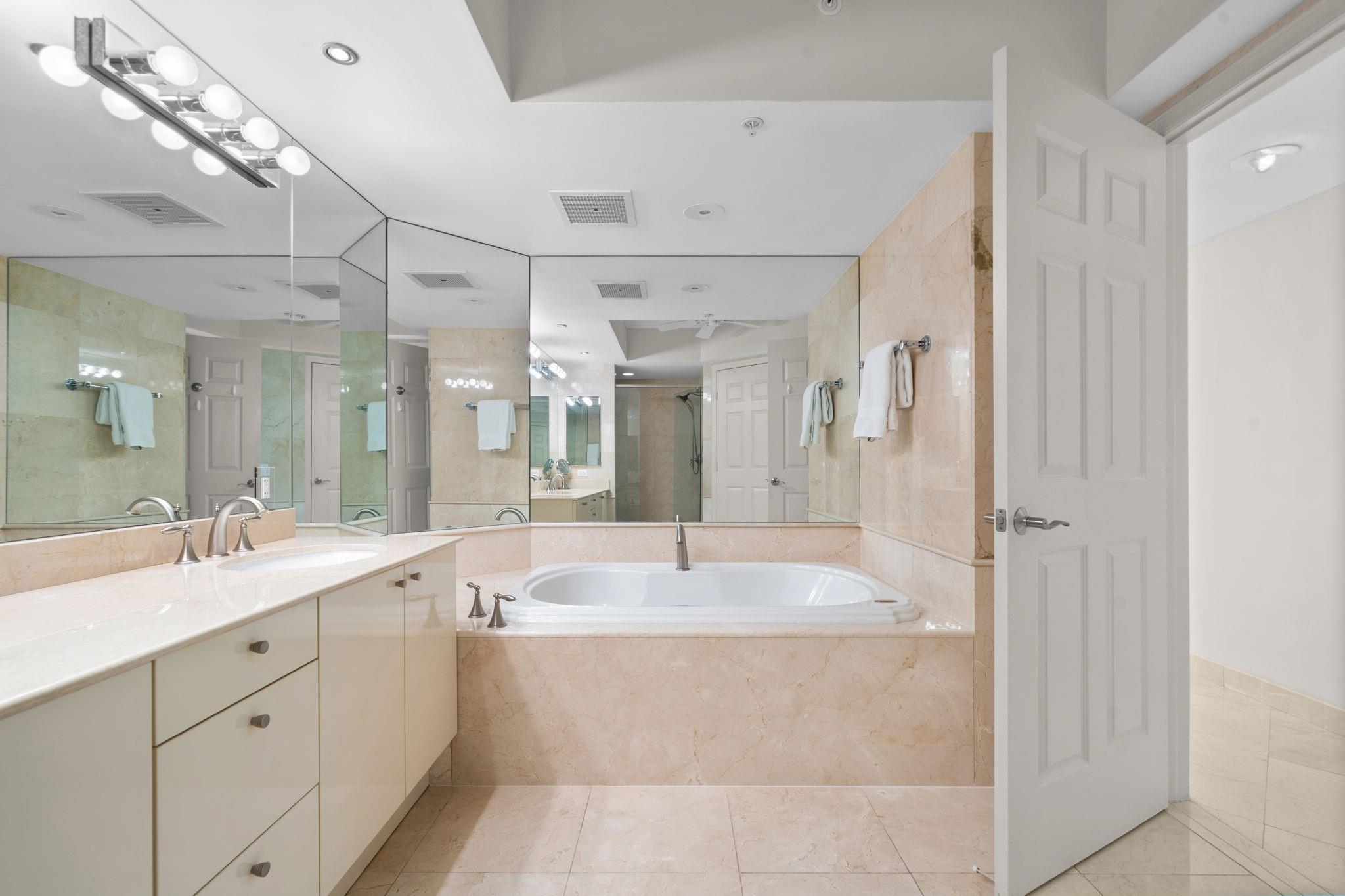 411 N New River Dr 902 Property Photo 17