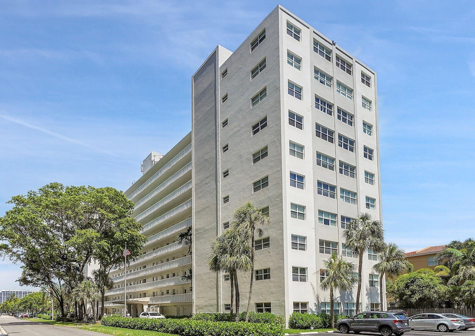 2555 NE 11th Street 806