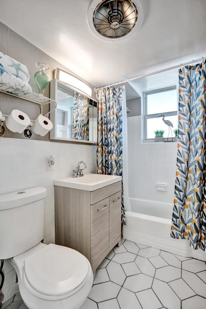 1920 S Ocean Dr 504 Property Photo 18