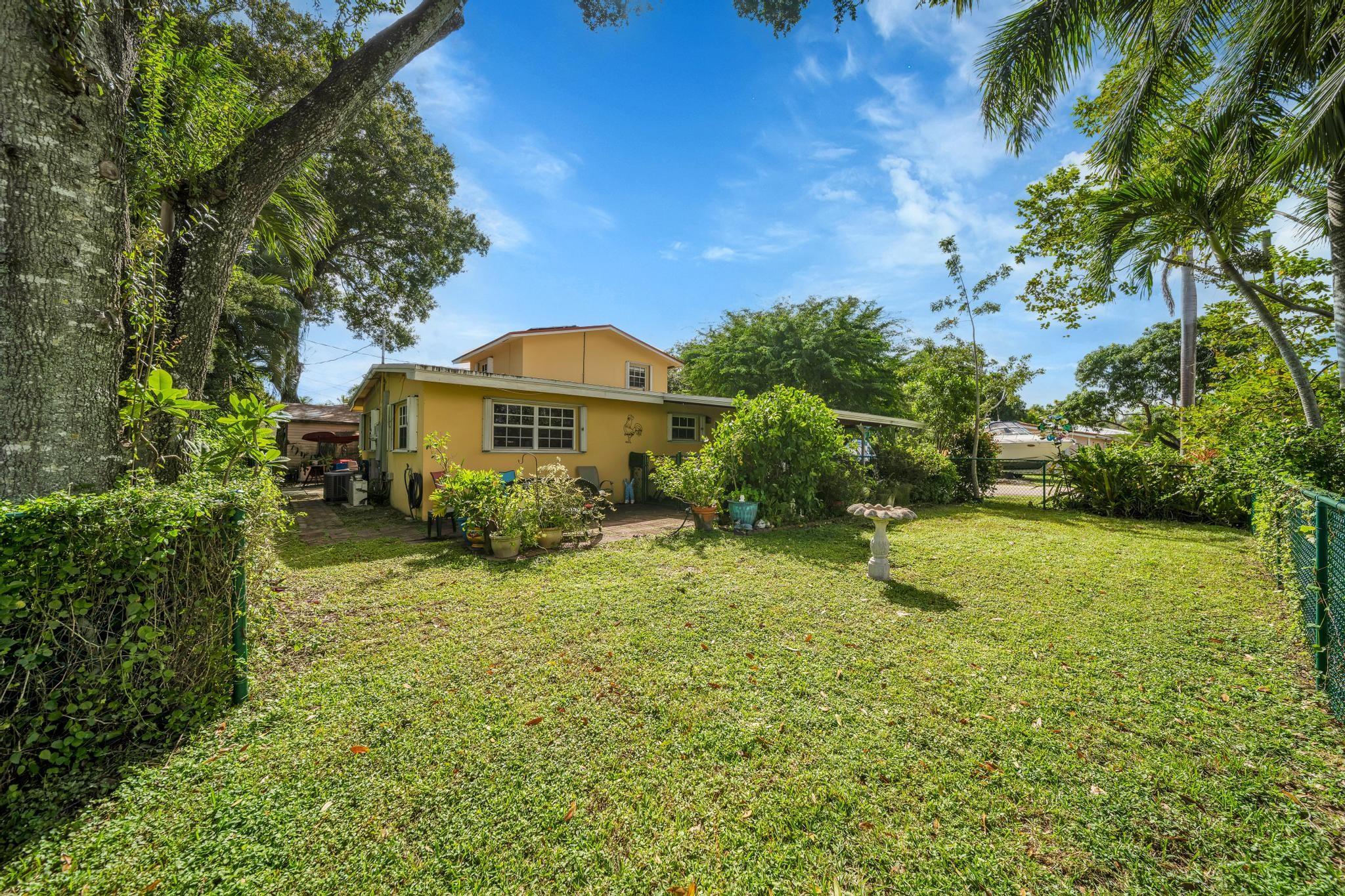 1350 Sw 15th Ter Property Photo 3