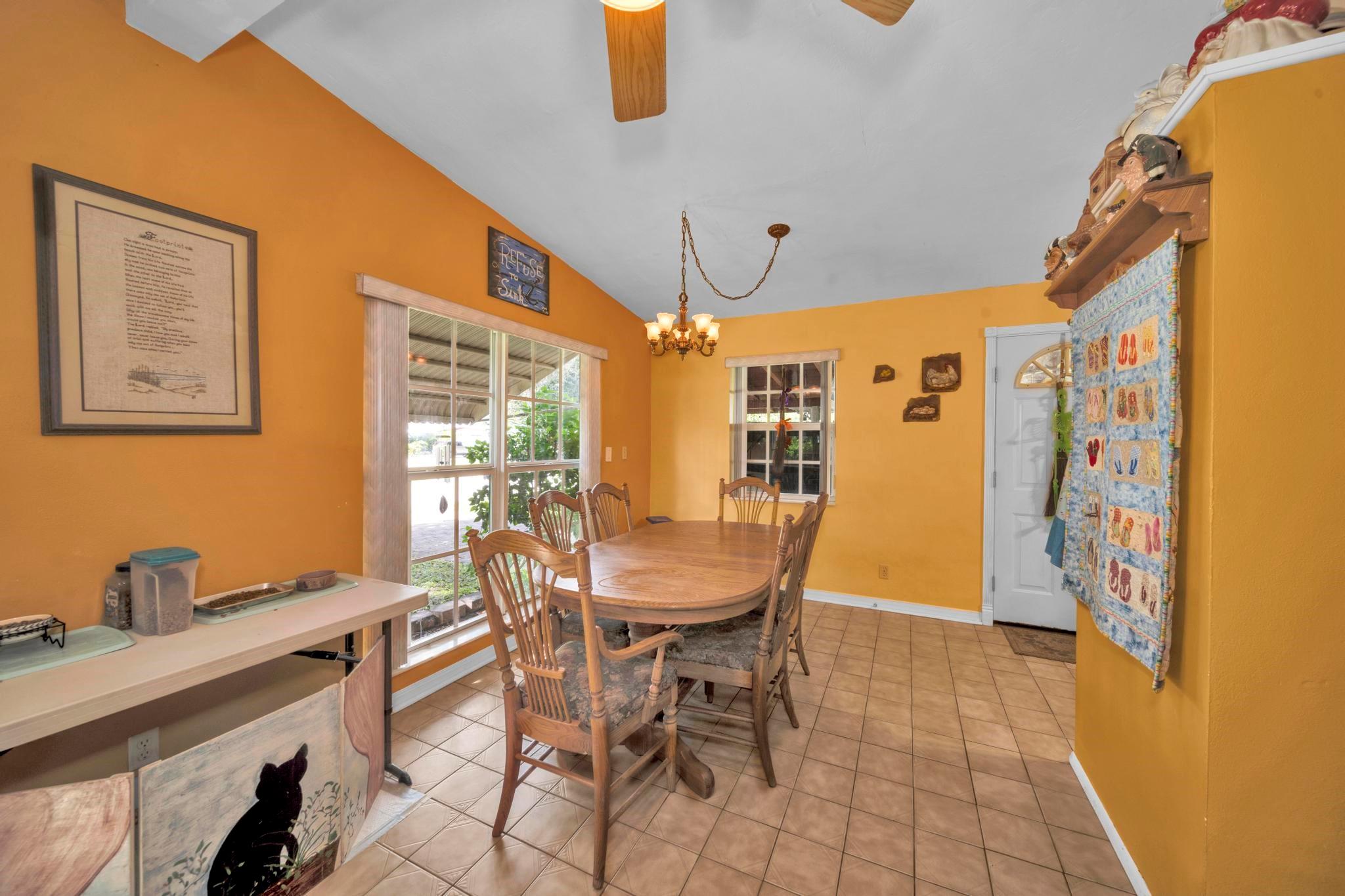 1350 Sw 15th Ter Property Photo 4