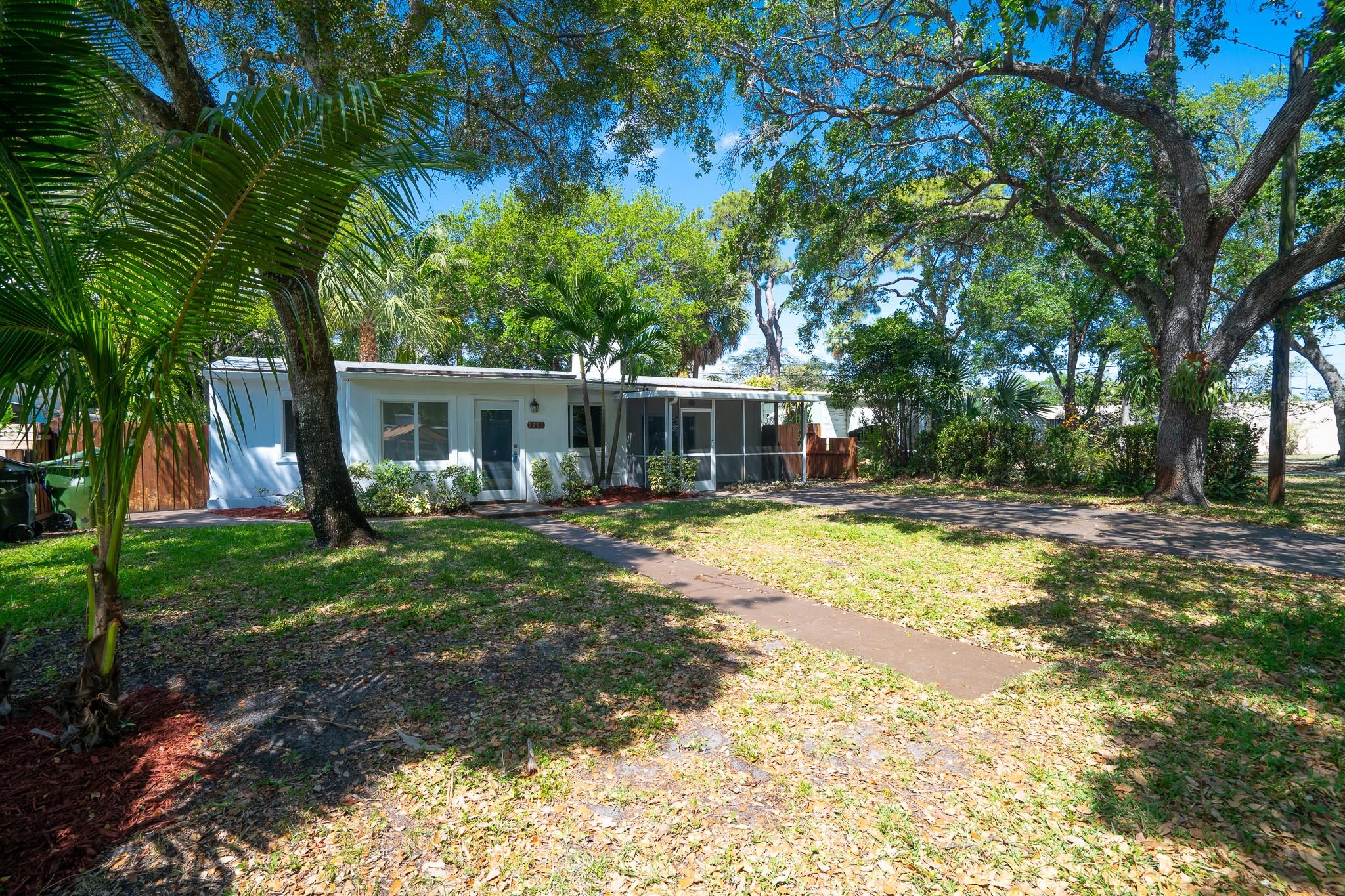 1227 Sw 18th Ave Property Photo 1