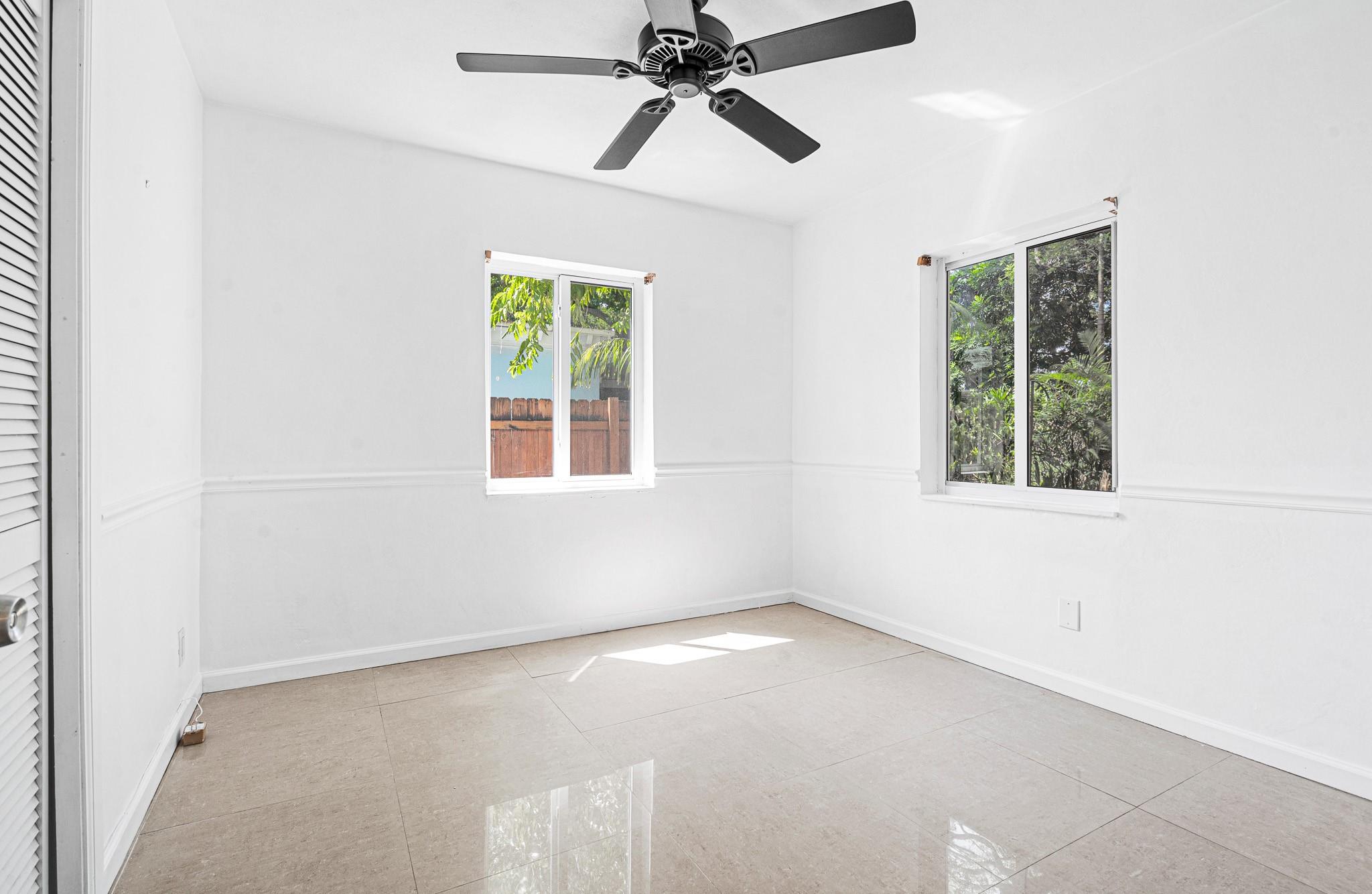 1227 Sw 18th Ave Property Photo 6