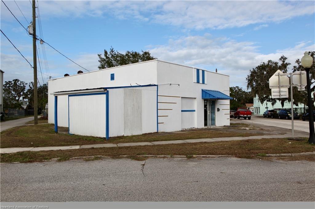 300 N Pine St Property Photo 11