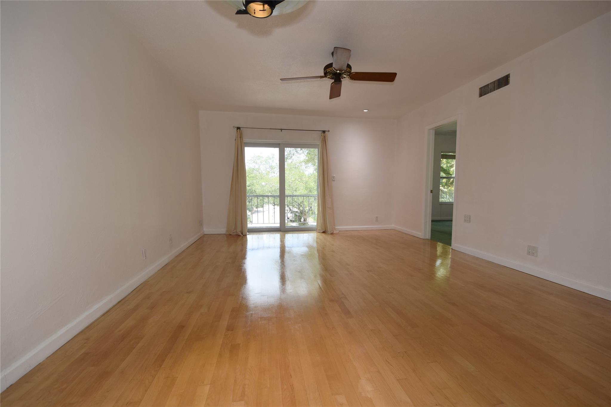 215 Ne 16th Ave 301 Property Photo 8