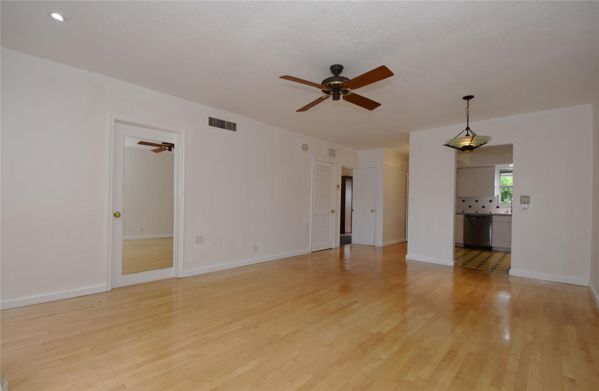 215 Ne 16th Ave 301 Property Photo 10
