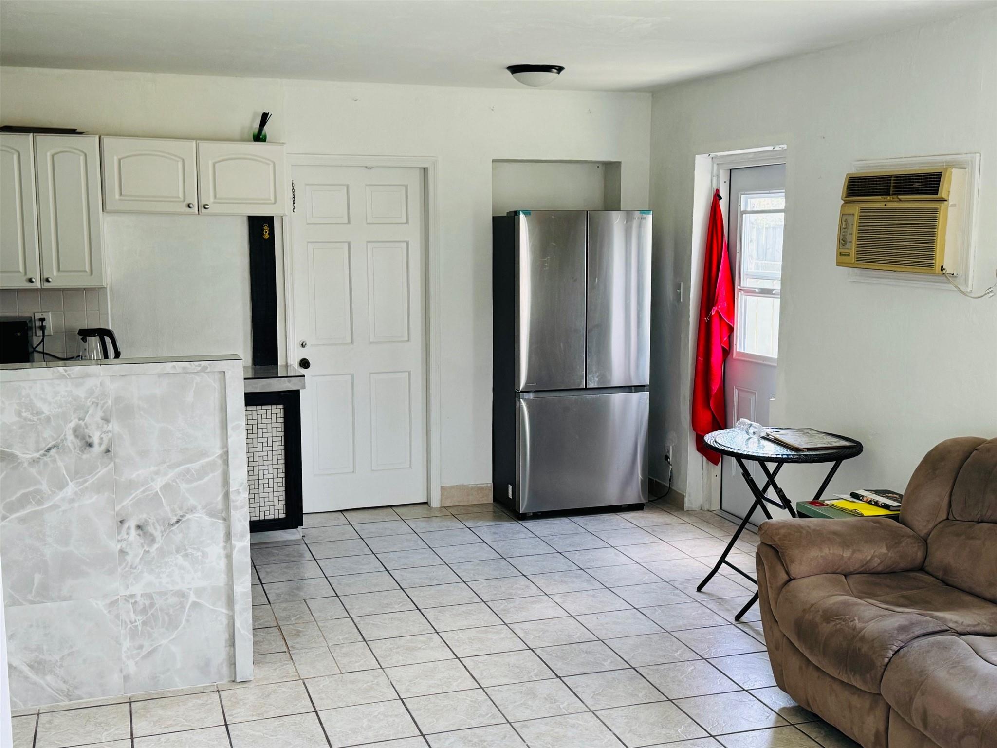 2222 Sw 5th St Property Photo 4