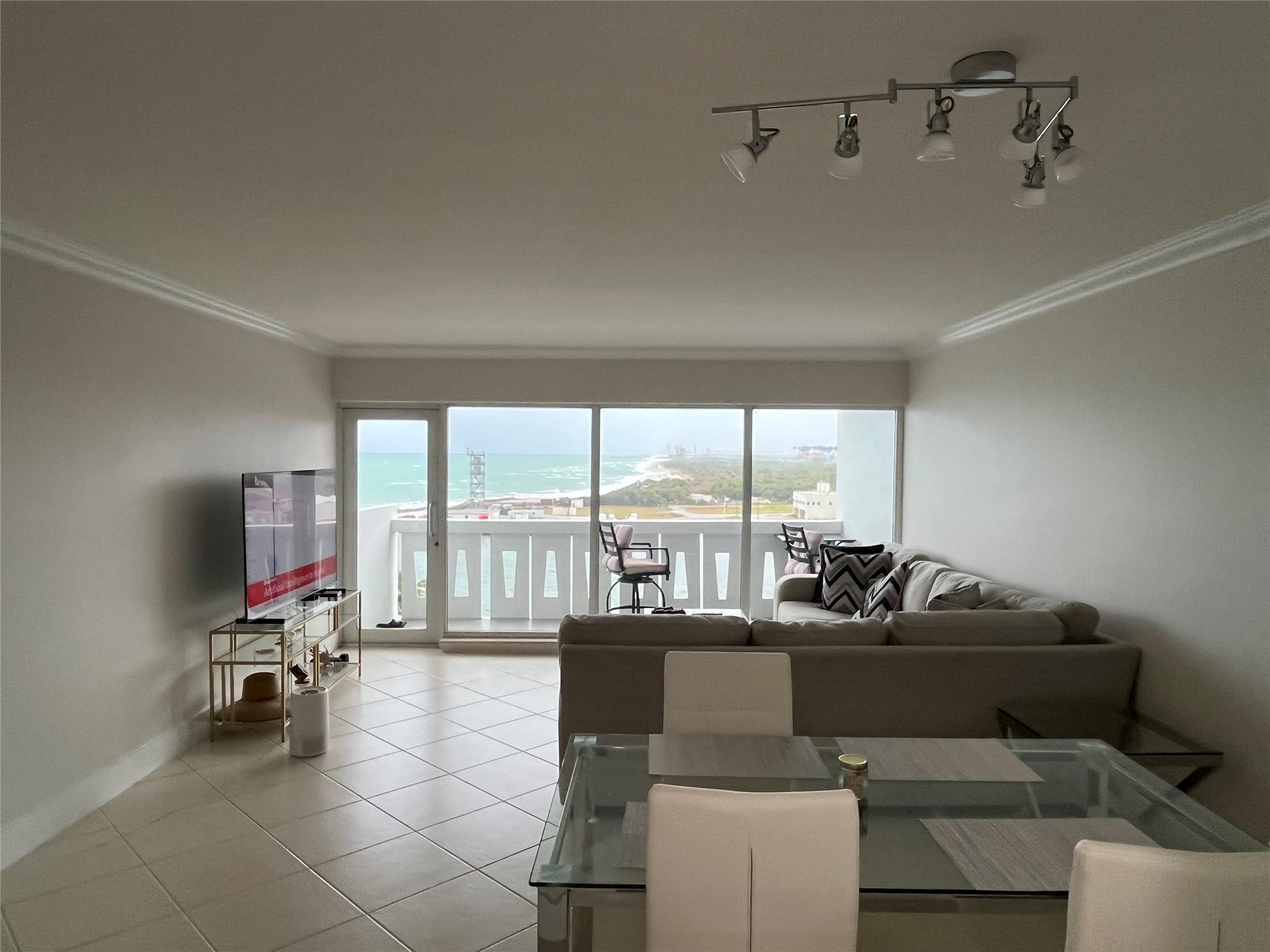 2100 S Ocean Dr 9j Property Photo 4
