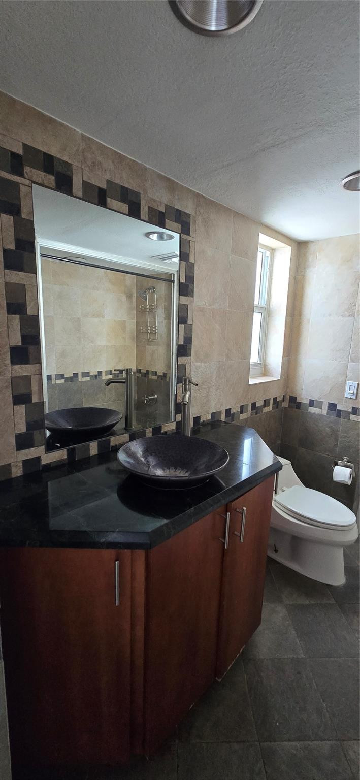 200 S Birch Road 121 Property Photo 9