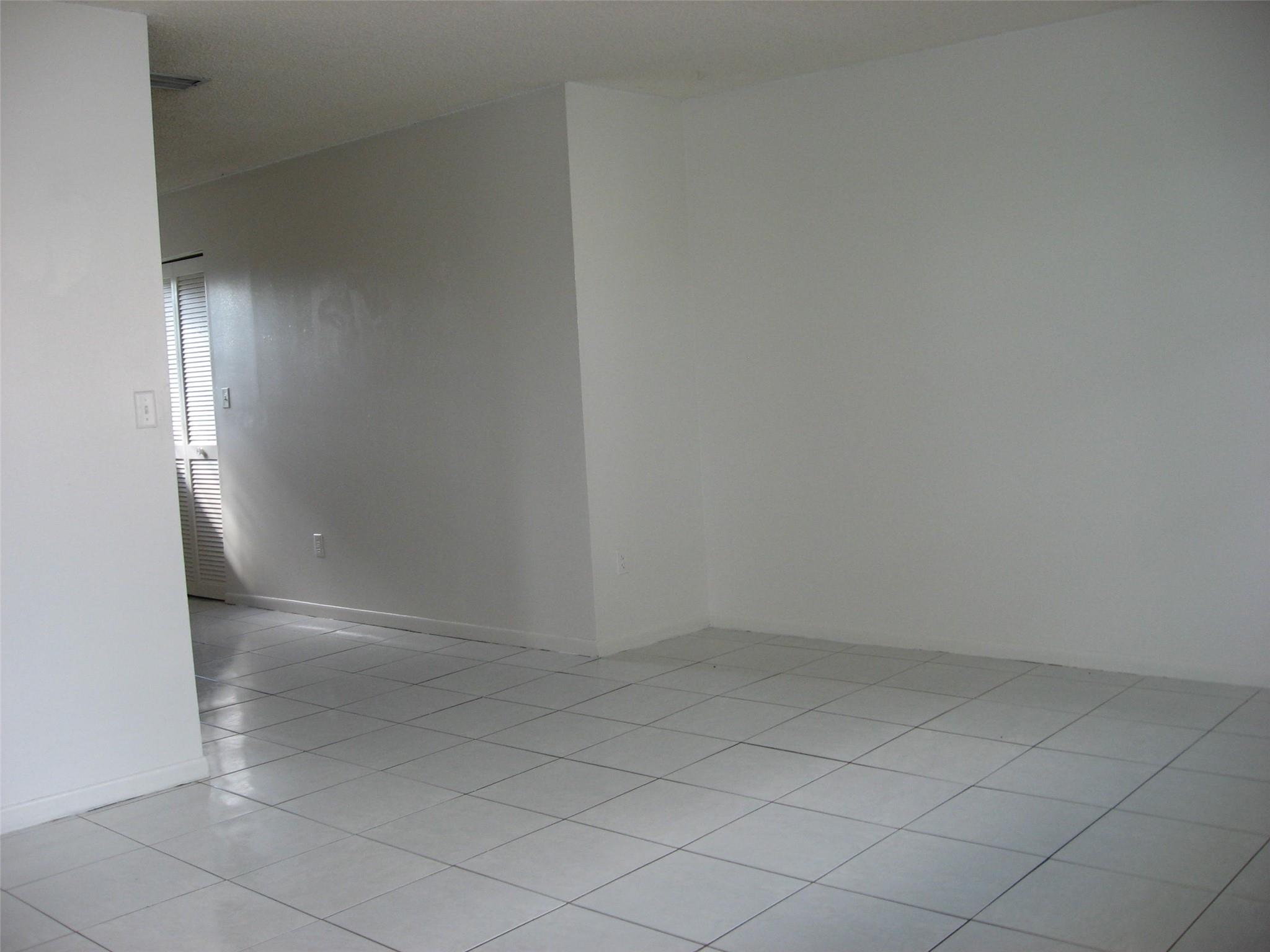 2672 Riverland Dr Apt 2 Property Photo 2