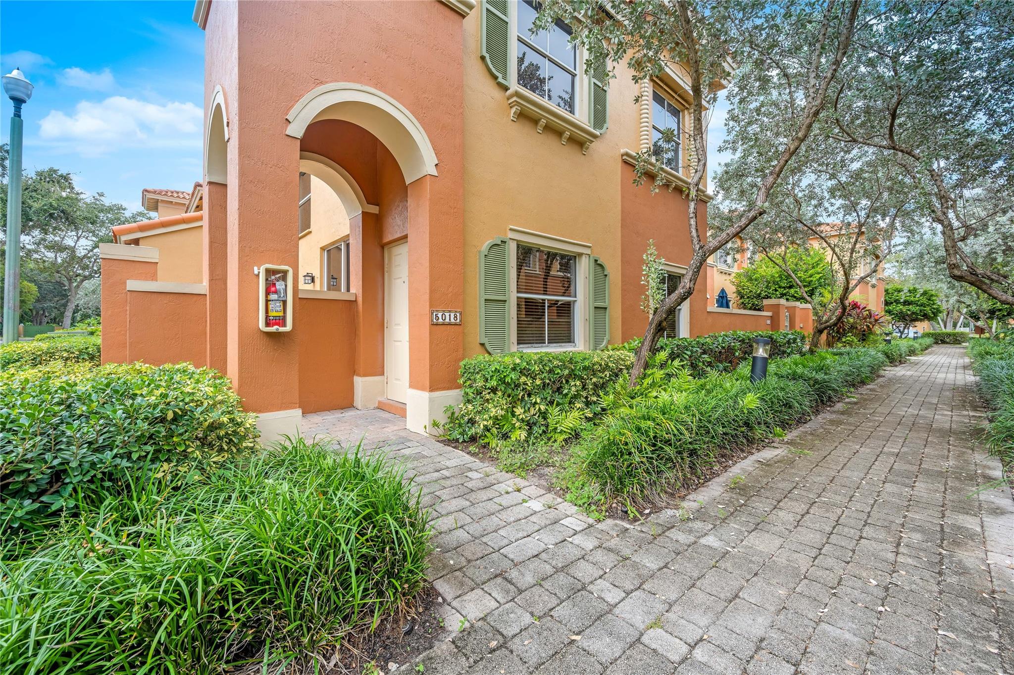 5018 S Harbor Isles Dr 2406 Property Photo 1