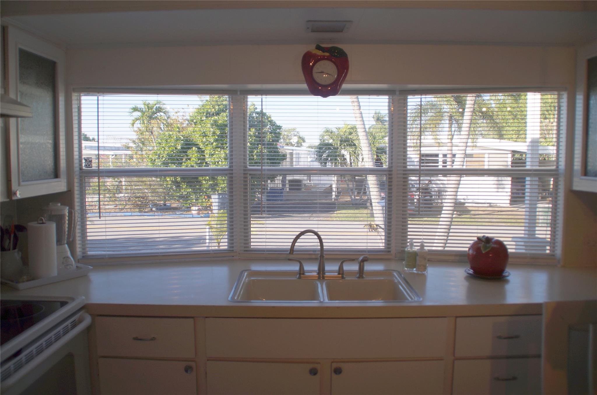2922 Harbor Ln Property Photo 11