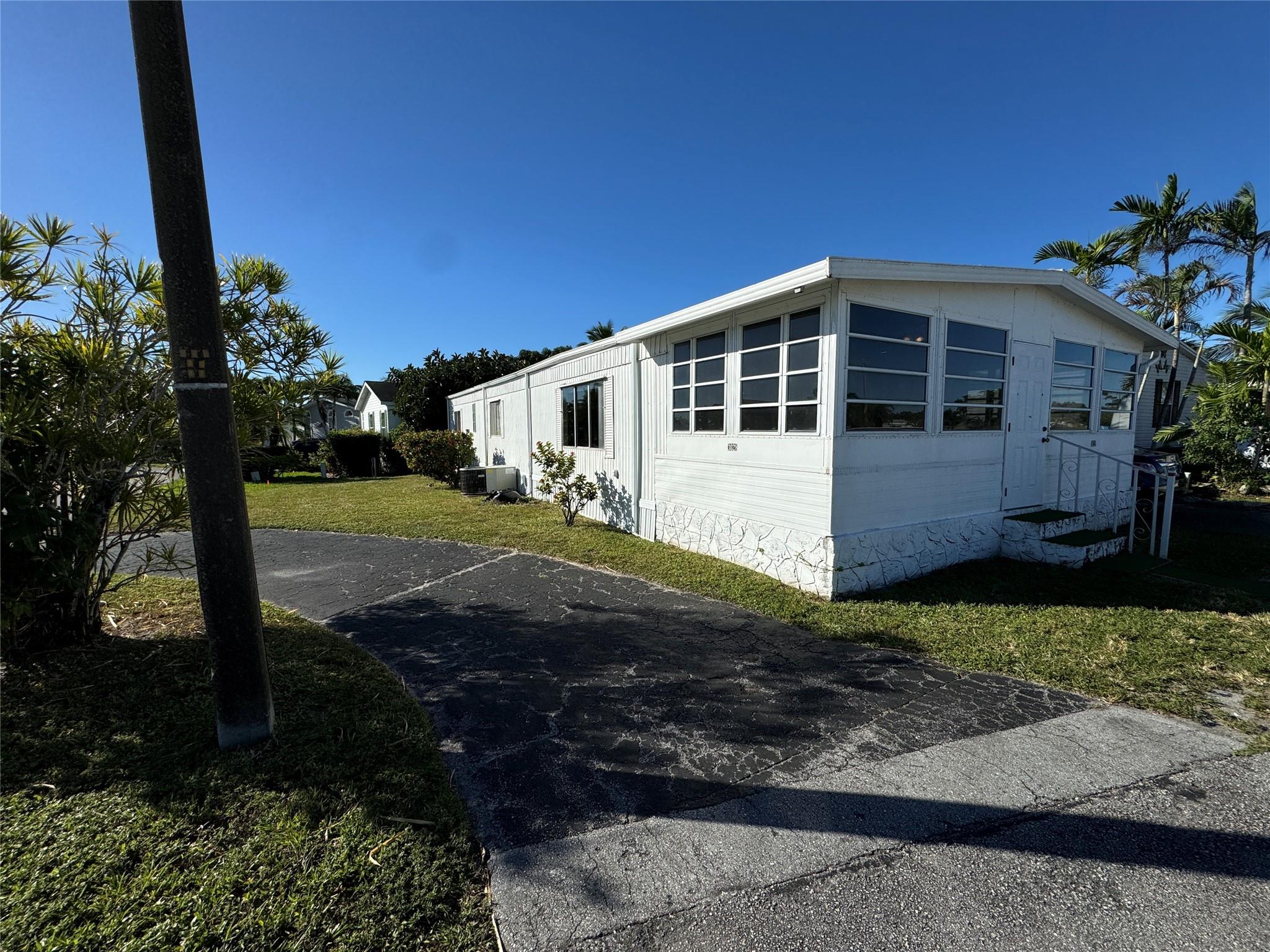 3028 Lakeshore Dr Property Photo 5