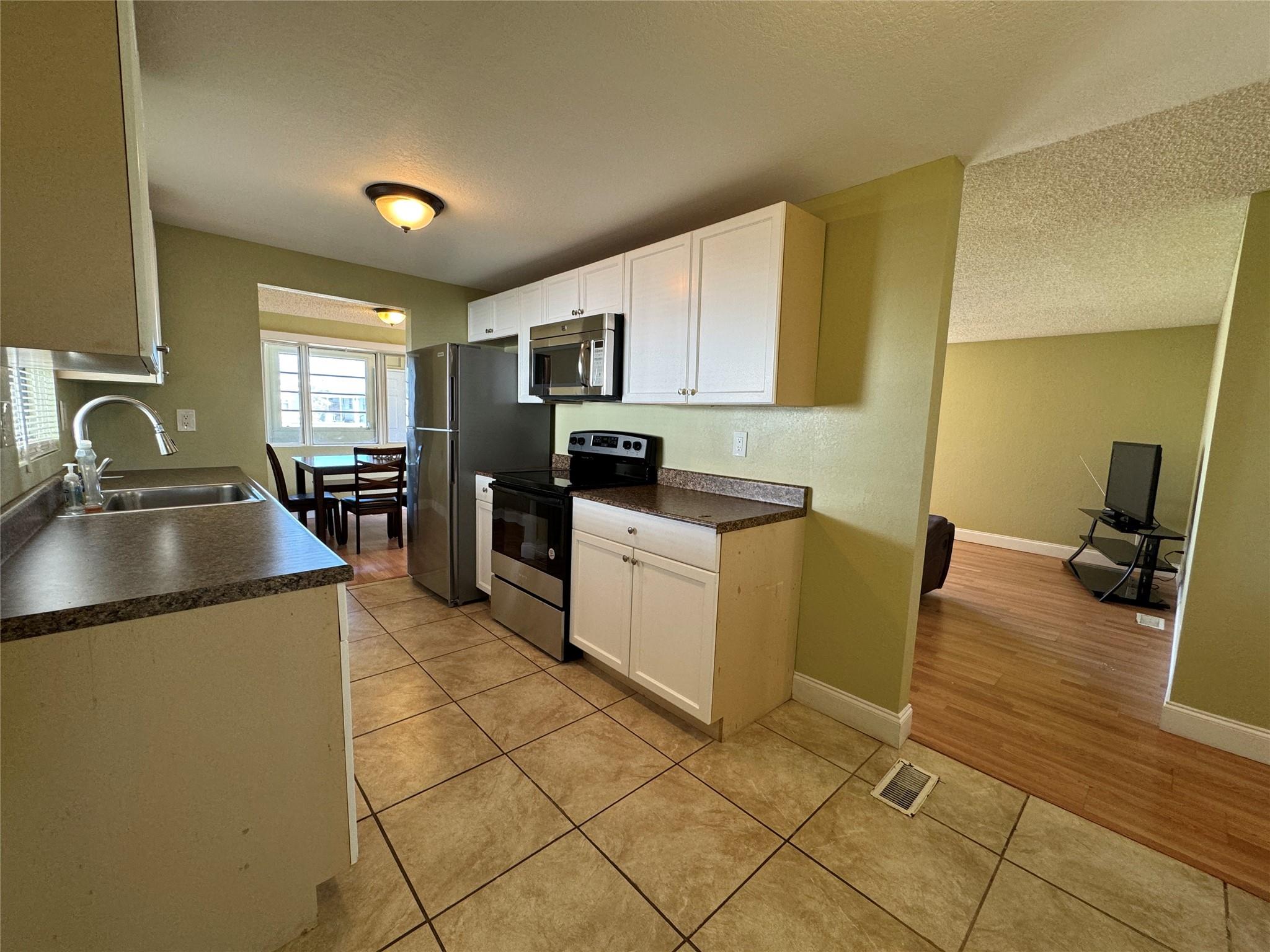 3028 Lakeshore Dr Property Photo 14