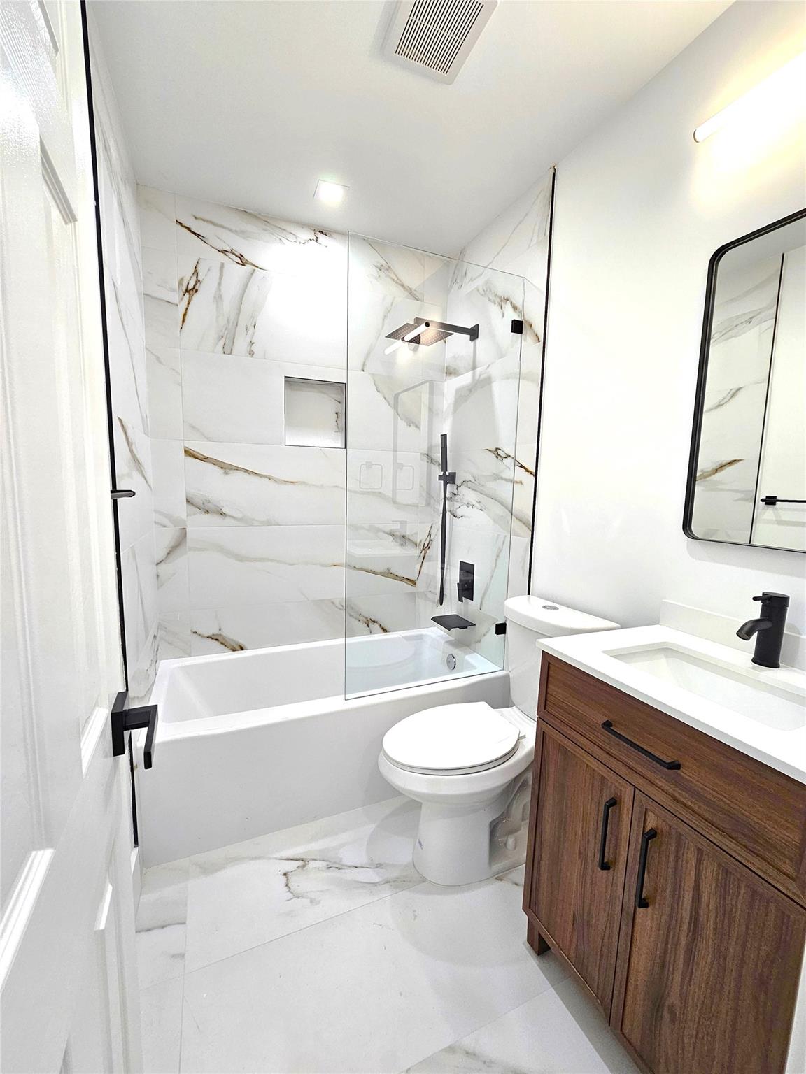 1561 Sw 23rd Ave Property Photo 4