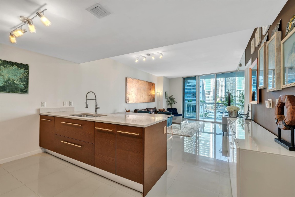 475 Brickell Avenue 512 Property Photo 2