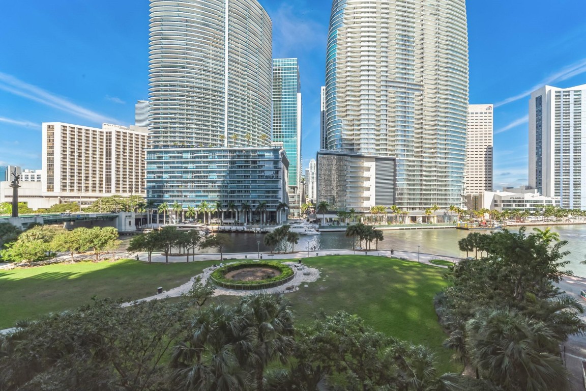 475 Brickell Avenue 512 Property Photo 3