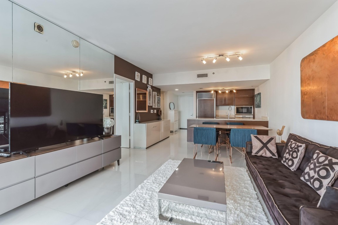 475 Brickell Avenue 512 Property Photo 9