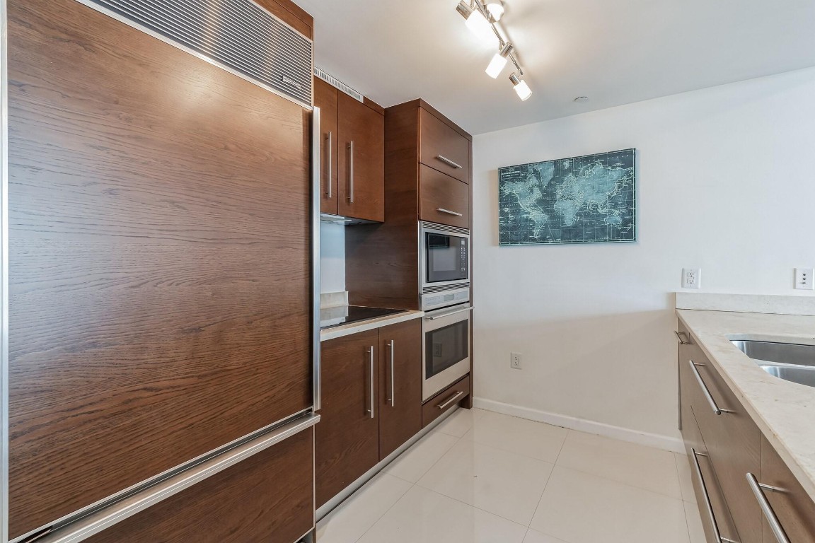 475 Brickell Avenue 512 Property Photo 12