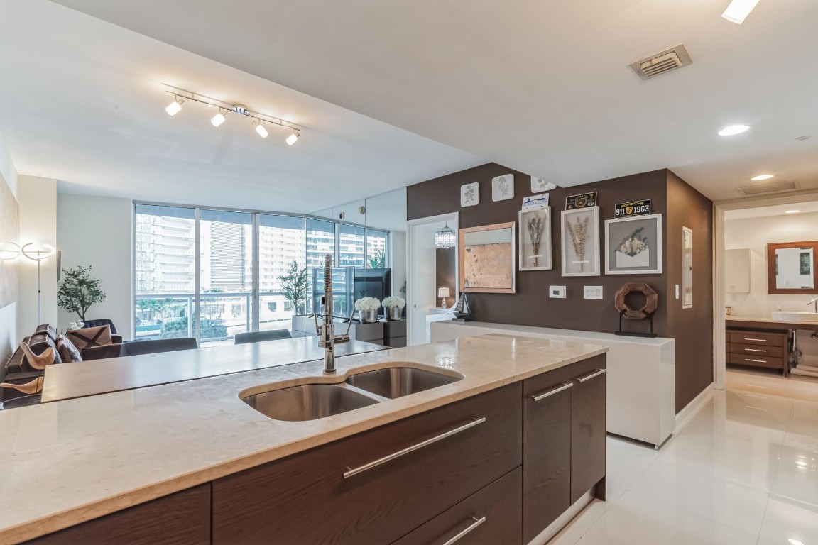 475 Brickell Avenue 512 Property Photo 20