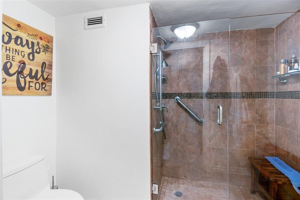 333 Sunset Dr 104 Property Photo 5