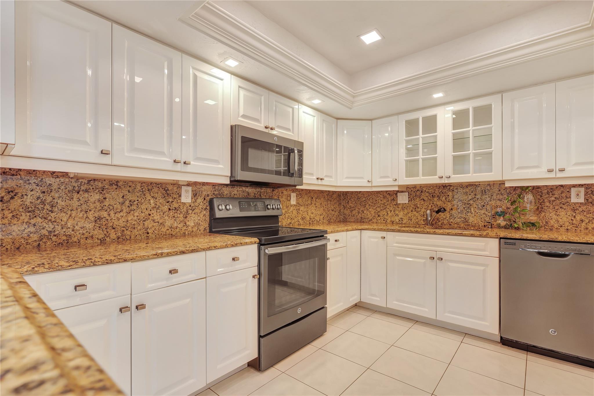 2100 S Ocean Ln 2509 Property Photo 16