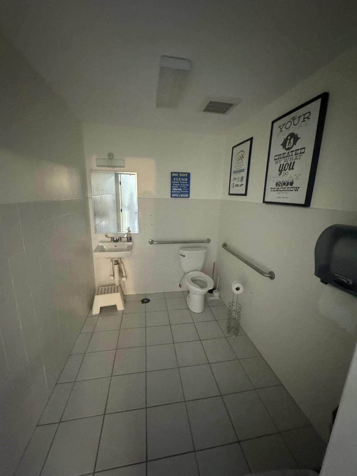 8106 N University Dr Property Photo 1