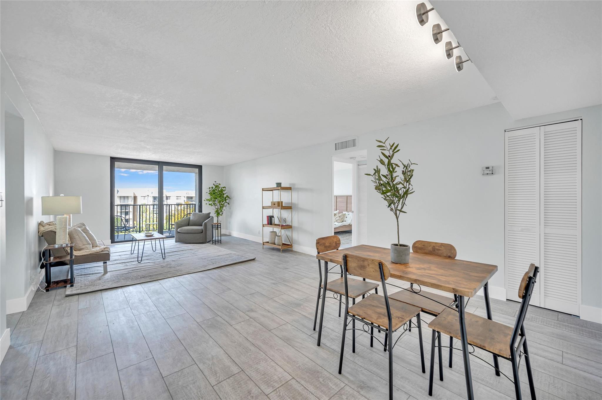 6193 Rock Island Road 512