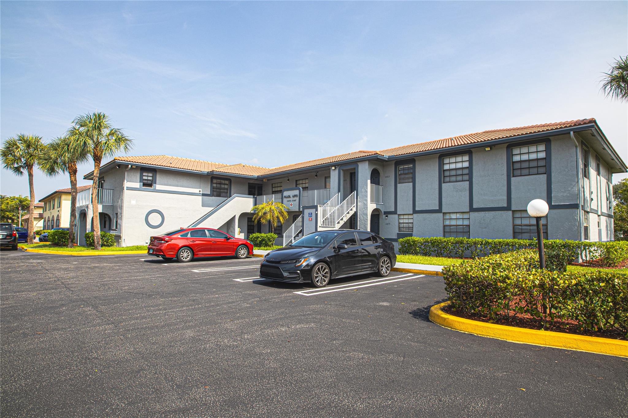 10687 Royal Palm Blvd Property Photo 3