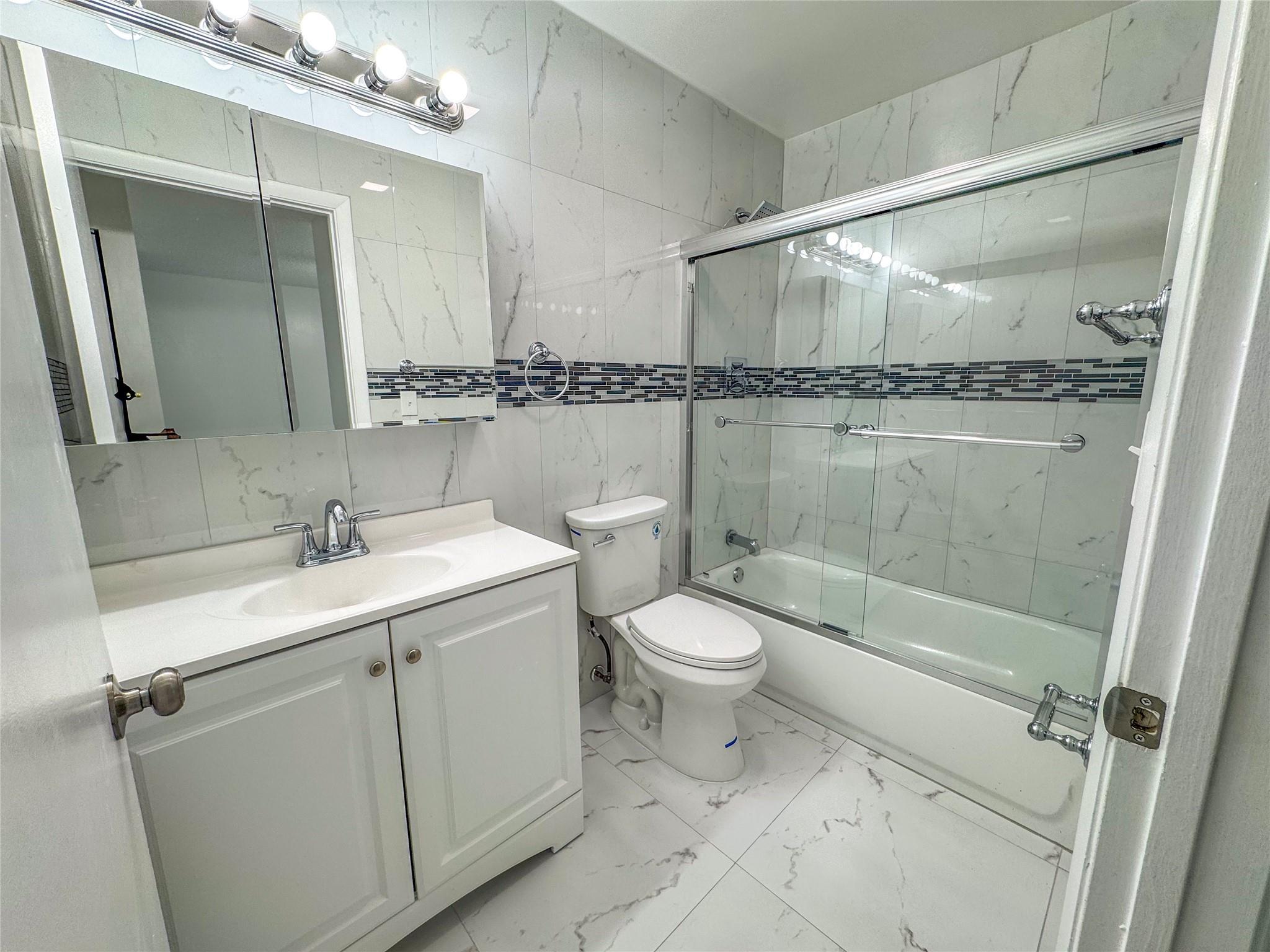 10687 Royal Palm Blvd Property Photo 10
