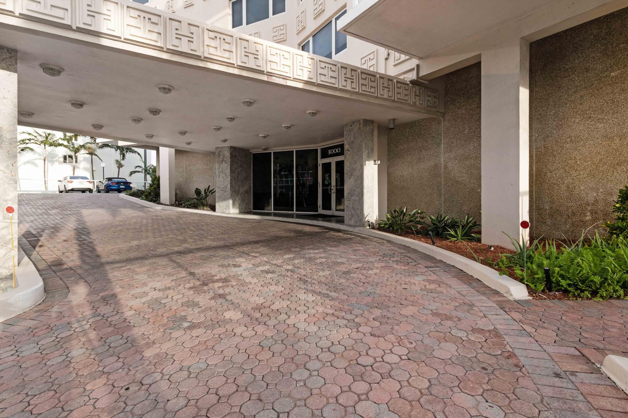 3000 Holiday Dr 1102 Property Photo 40